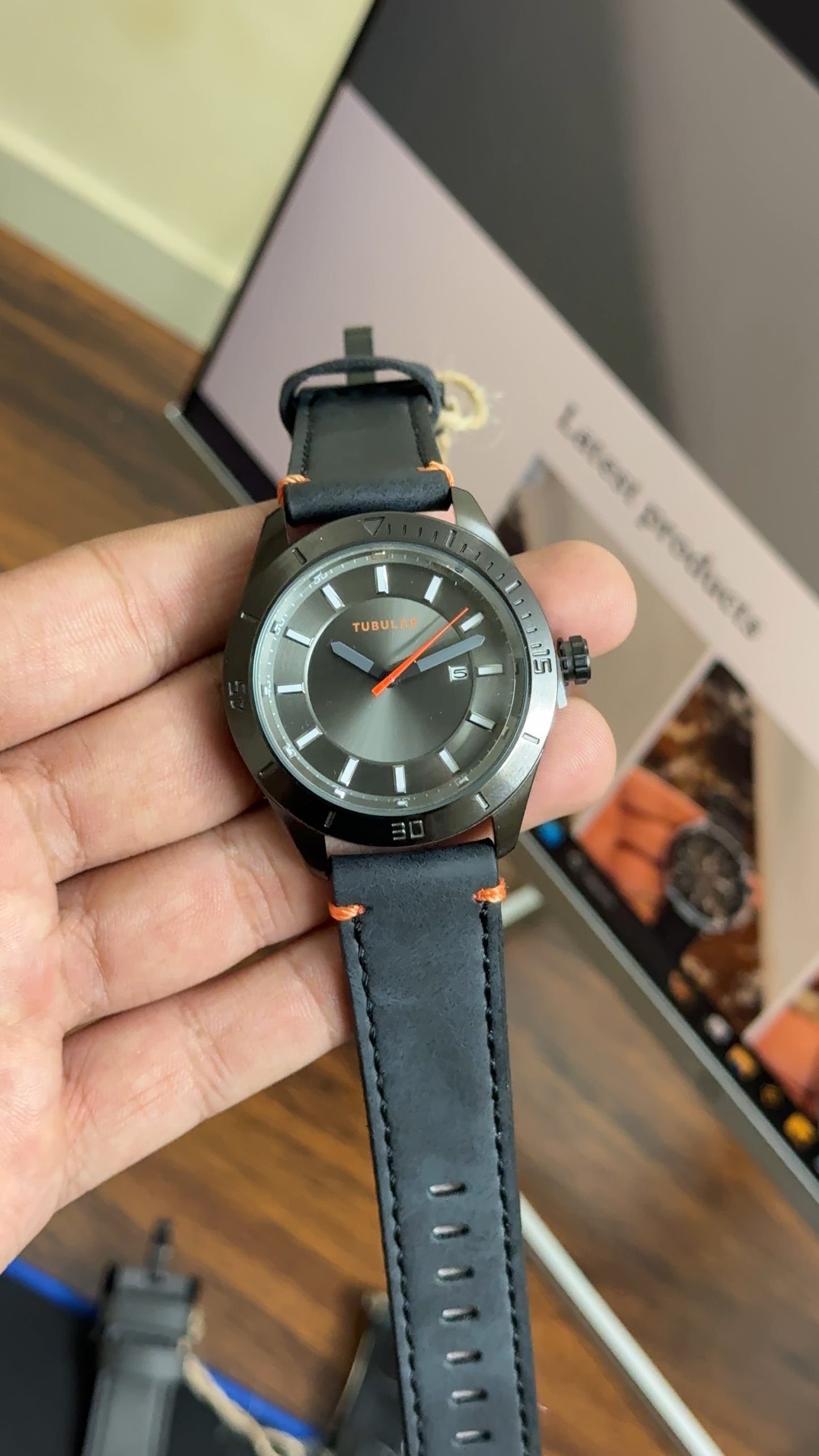 Tubular men’s watch black strap