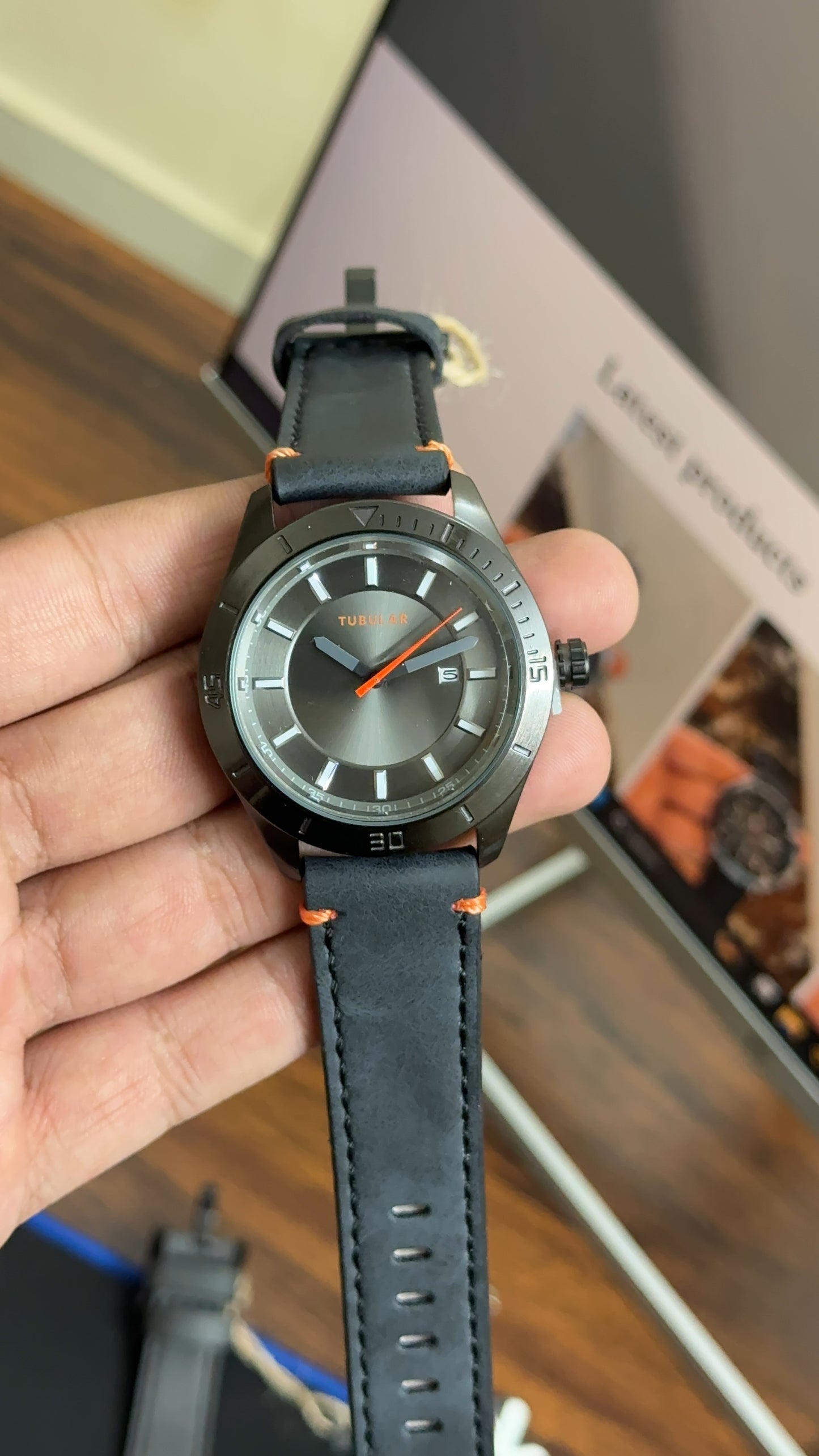 Tubular men’s watch black strap