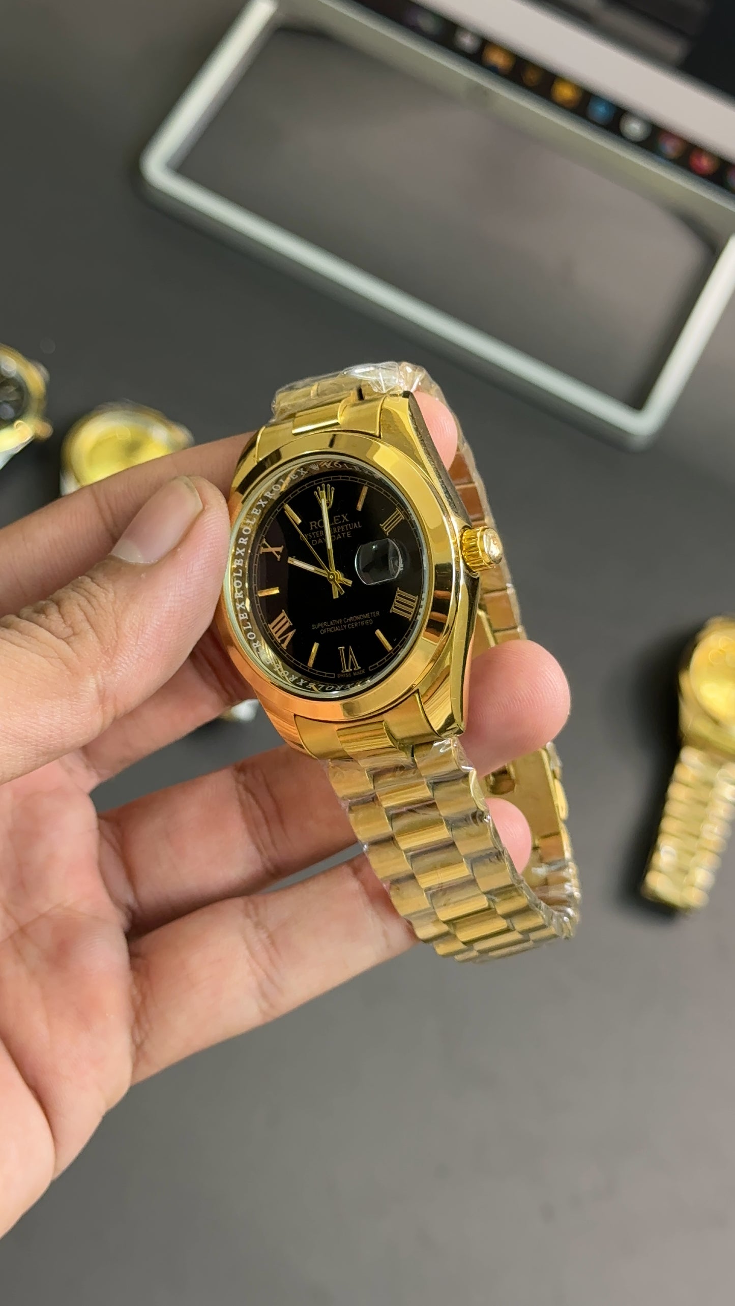 Date41 gold black dial